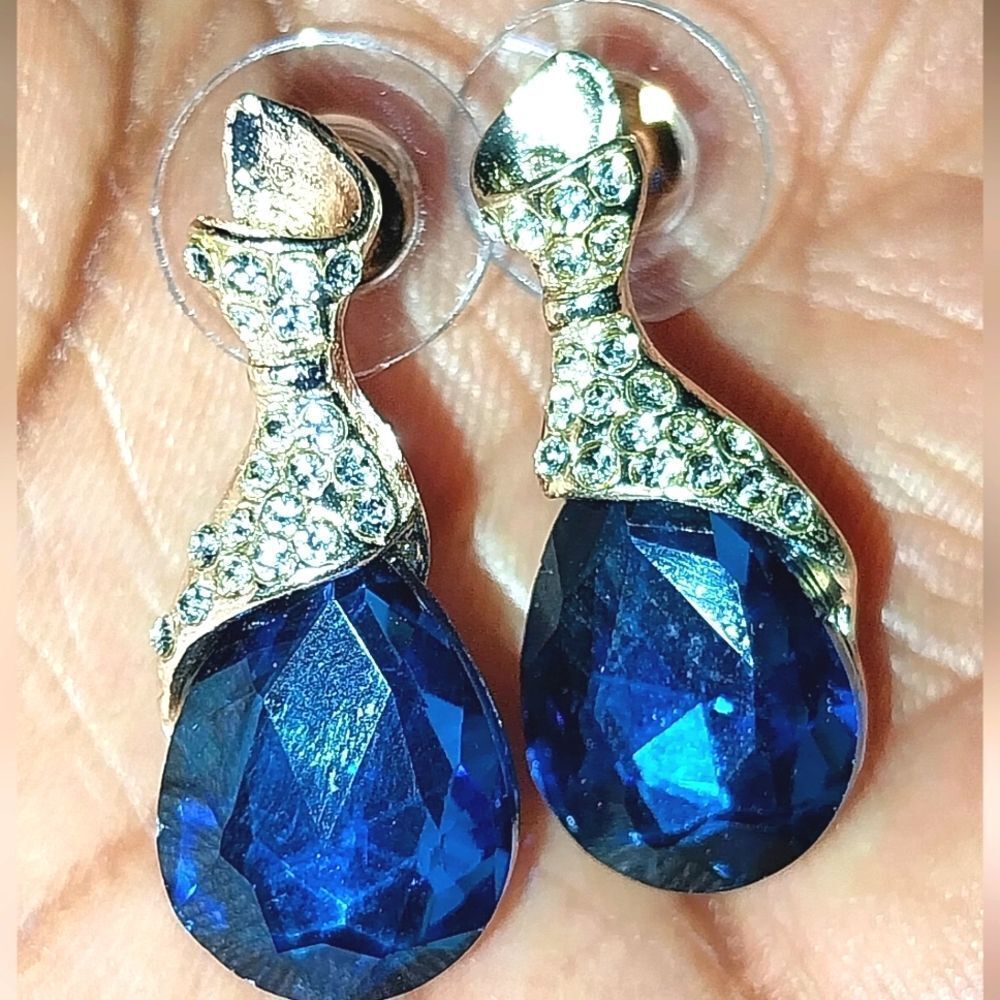 Elegant water drop shape pendant earrings